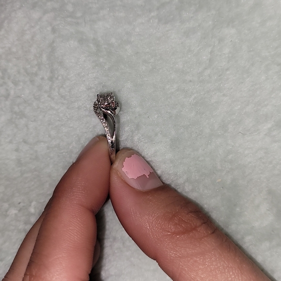 Diamond ring - Picture 2 of 5